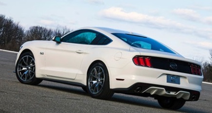 Ford-Mustang-50-anos-traseira-AutoMiG